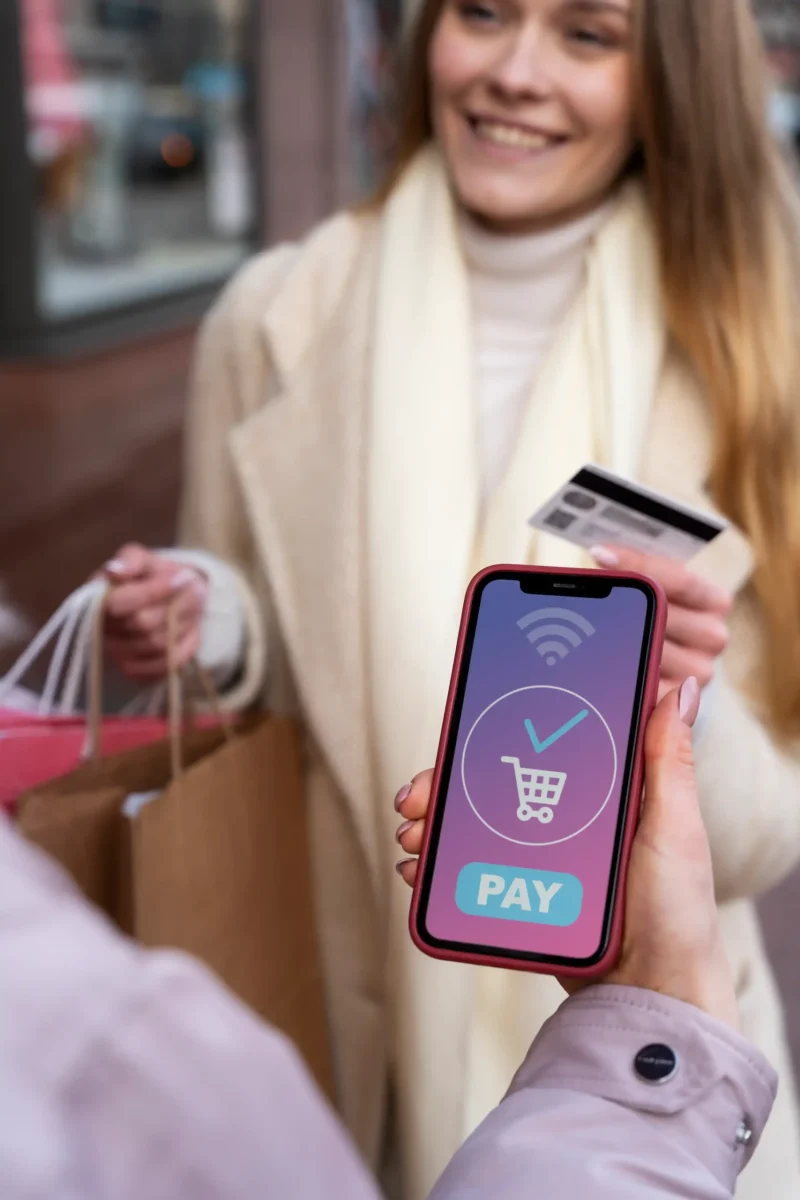 women_shopping_city_1